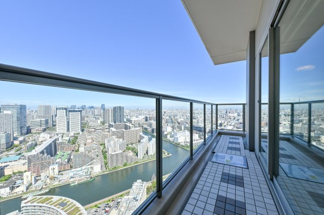 バルコニー　ガラス手すりのためダイレクトに眺望を楽しめます