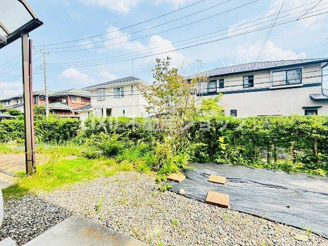 【お庭/現地写真】緑豊かな住宅街で家庭菜園などもいかがでしょうか？