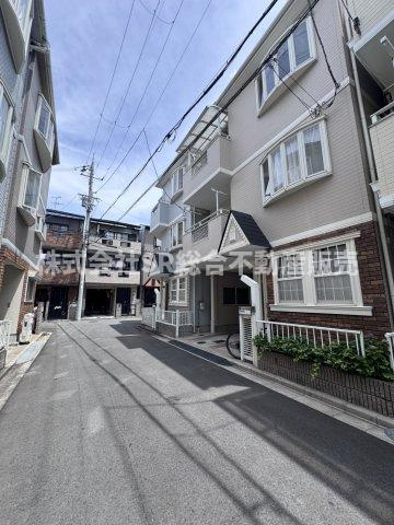前面道路含む現地写真です