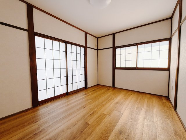 ■洋室｜お子様の一人部屋にピッタリな洋室。木のぬくもりを感じるフローリングは、天然木の味わいが時とともに深みを増していきます。また、傷にも強く、フリーワックスでお手入れもラクラクです♪