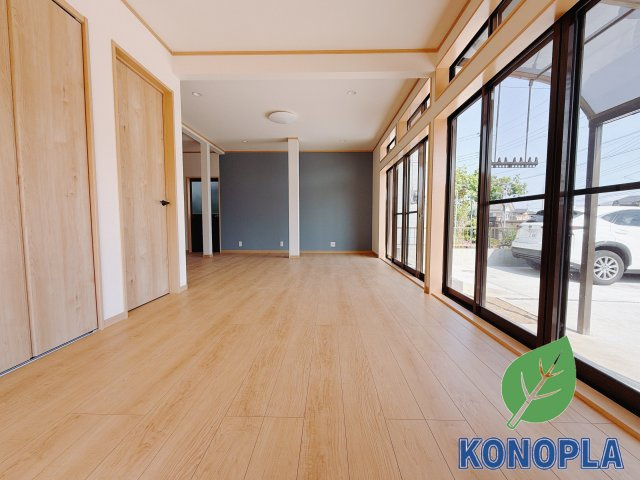■リビング｜大きい窓からあたたかいたっぷりの光が入ります♪開放的な空間で毎日をもっと快適に(*＾＾*)