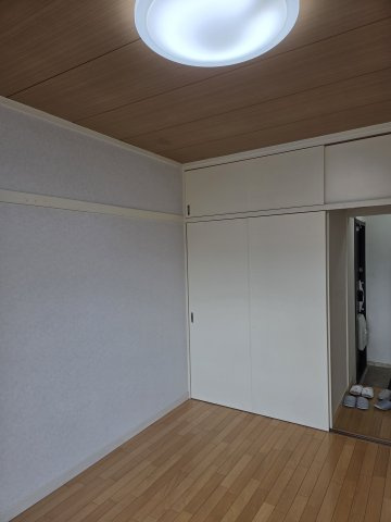 約6.1帖・収納付です。