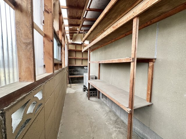 ちょっとした物置として使っていただけます。