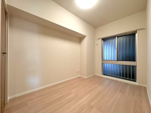 洋室5帖　間取り図右上の部屋