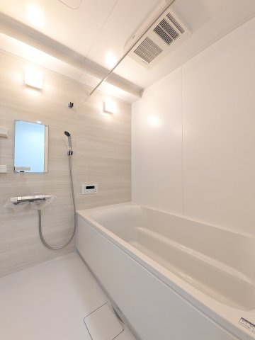 浴室換気乾燥機付きのユニットバス交換済みです！やさしい雰囲気のある浴室で一日の疲れも癒されそう♪