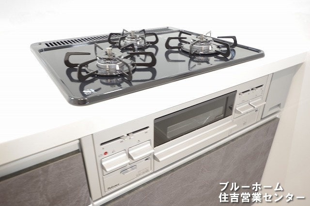 お料理が楽しくなる3口コンロ・グリル付き！