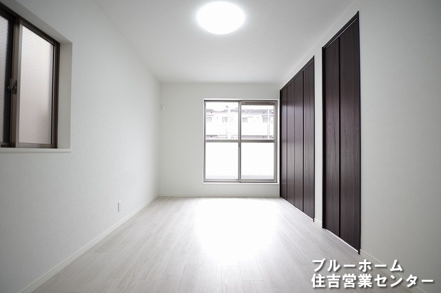 約7.5帖の洋室です！お部屋には収納や窓があります！