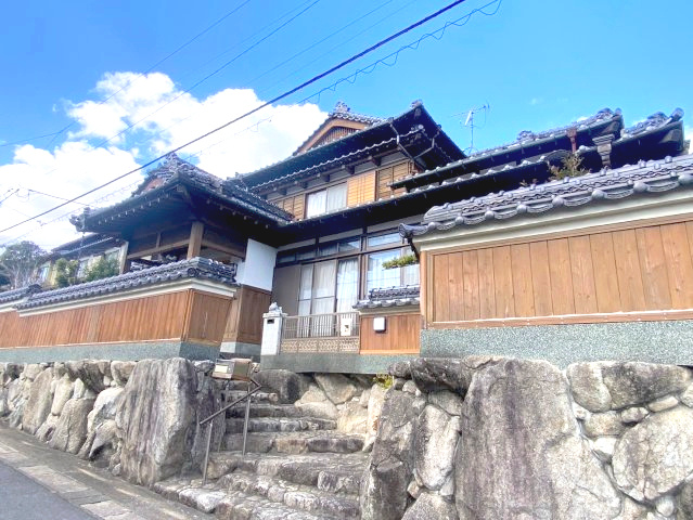 志免町向ヶ丘2丁目の中古戸建！伝統的で存在感のある外観です！