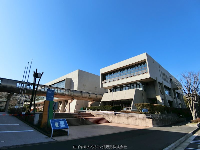 横須賀市総合体育会館（徒歩3分：約220ｍ）