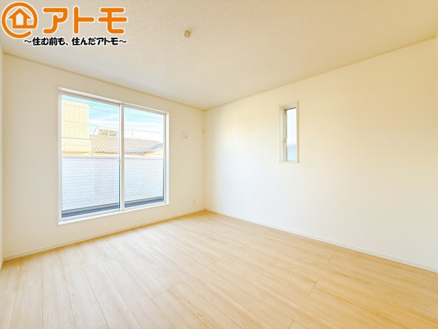 バルコニーに面したお部屋なので、布団などの大きなものも楽々干せます♪