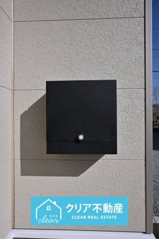 スタイリッシュなブラックのダイヤル式ポストです！