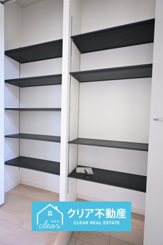 大型のシューズボックス。家族全員の靴をしっかり収納！玄関スッキリ！