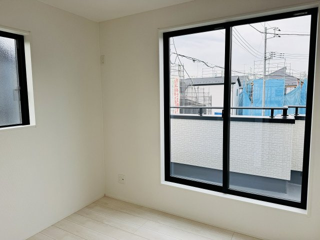 ～2階バルコニーに面している4.5帖の洋室です～
