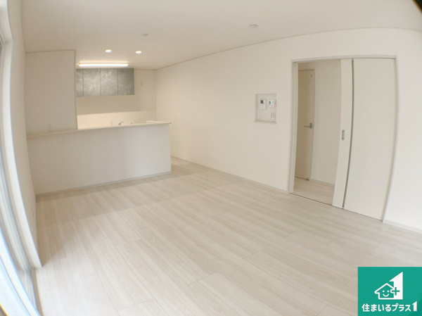 【津市藤方　新築一戸建ての居間】