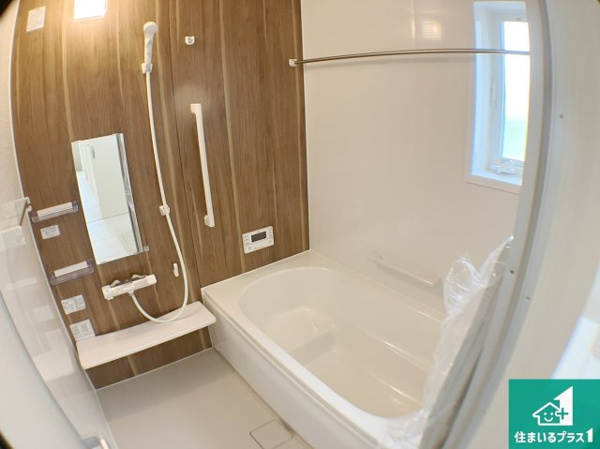 【津市藤方　新築一戸建ての浴室】