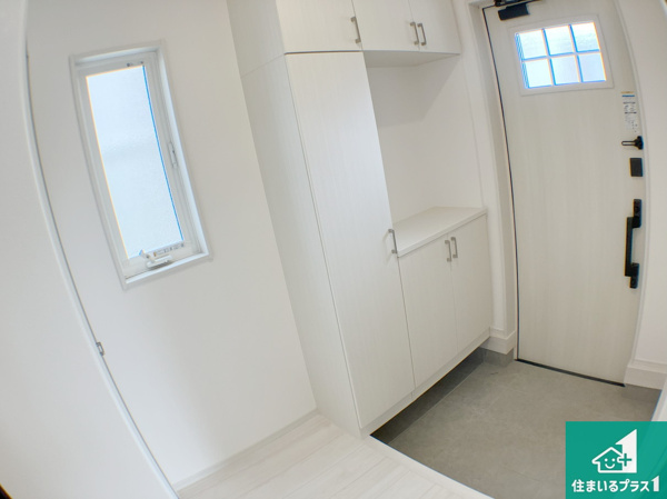 【津市藤方　新築一戸建ての玄関】