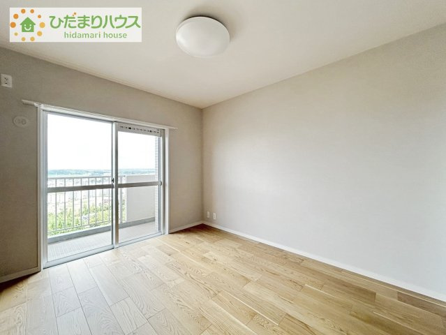 バルコニーに面している洋室は、主寝室にどうぞ☆