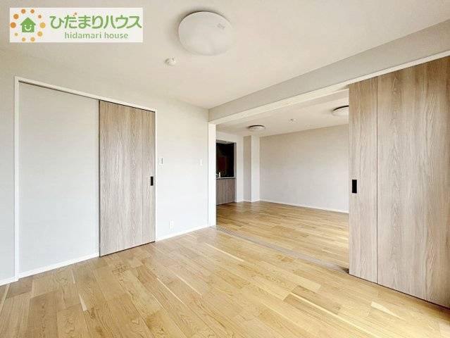 天井の高い主寝室♪ゆっくりと過ごせる大人のくつろぎ空間！