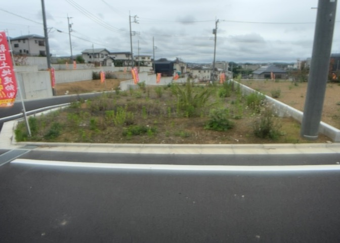 家を建てる前提で土地を探している場合、地盤の丈夫さは譲れない条件の一つです。地盤が脆弱だと追加工事が必要となります。また、過去に地盤沈下や液状化現象を起こした土地は、できるだけ避けた方がいいでしょう。