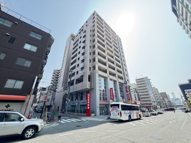 周辺には駅、買物施設、小学校、中学校、塾など商業施設、役所、学校などが充実しており、便利な立地にございます。