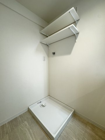 万が一の水漏れや排水トラブル時にも床への被害を抑えられます。水や洗剤による劣化を防ぎやすく、長く清潔な状態を保ちやすいです。