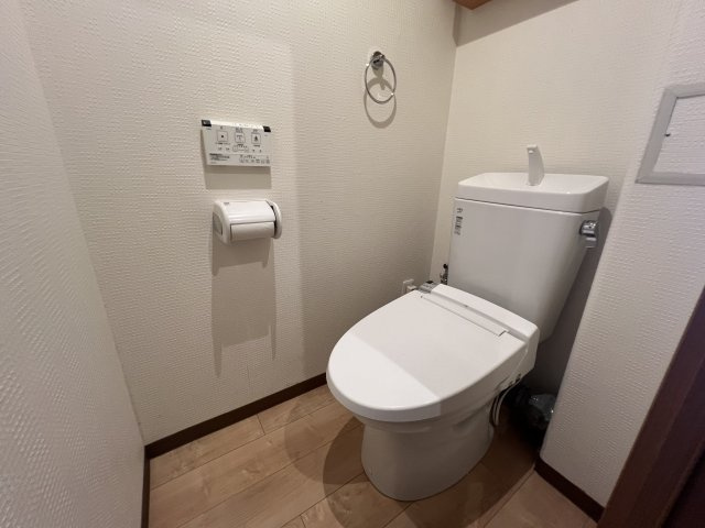 温水洗浄便座付きトイレ