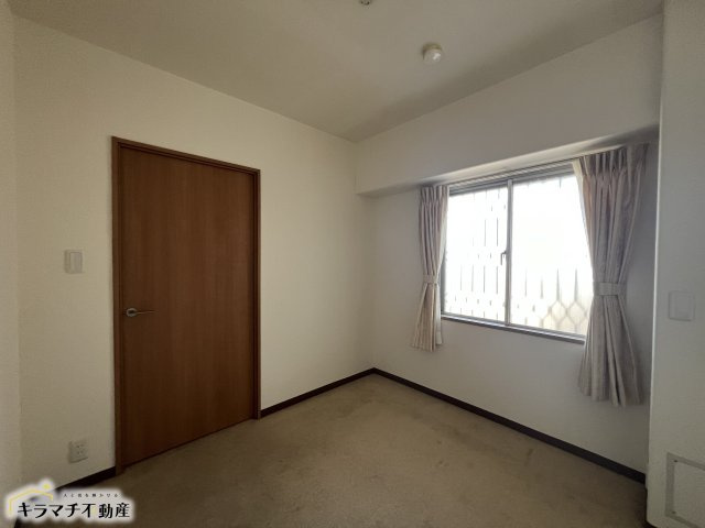 洋室4.3帖　趣味部屋や子供部屋に最適です