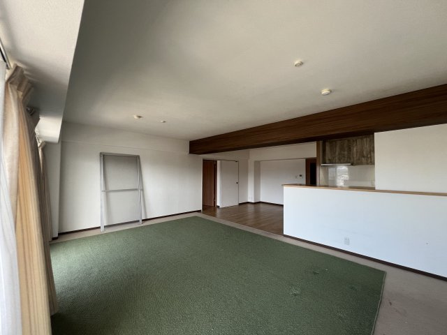 南に大きなバルコニーがあり日当たり良好♪