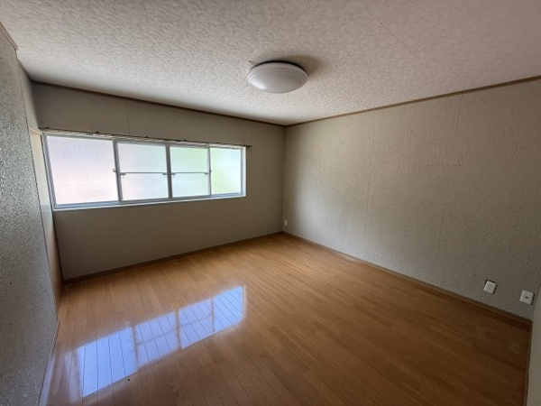 【戸建　高山市新宮町　580万の洋室】