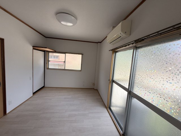 【戸建　高山市新宮町　580万の洋室】