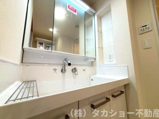 朝の支度にも助かる、独立の洗髪洗面化粧台
