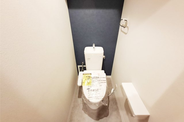 トイレ：TOTOの便器・温水洗浄便座を新調済み。