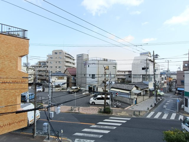 【眺望】　遮るものの少ない眺望です。家事やお仕事の合間に、外の空気を吸うのにぴったりです。