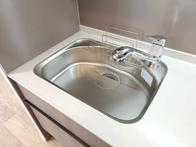 【シンク】　食器洗いもはかどる広々としたシンク。