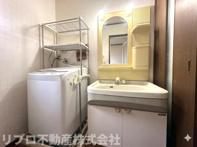 洗面台が1階2階ともにあり、生活動線が良好です