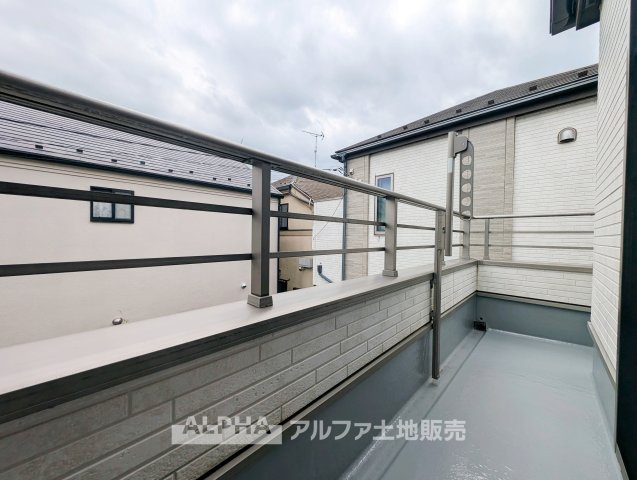 【Sunny　Space】　◆暮らしに広がりを◆陽当たりに配慮されたバルコニーは、洗濯物も乾きやすく、外の景色を眺めながらゆったり過ごせる場所になっています。