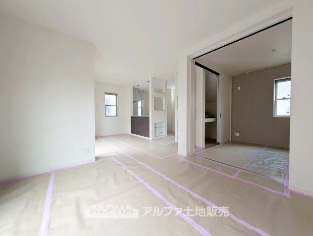 【Gathering　Place】　◆人を招きたくなる◆　友人とのホームパーティーや、ご親族との食事会など、大切な人と過ごす時間をより心地よく演出するリビングです。
