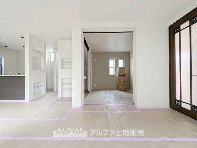 【Life　Stage】　◆暮らしに寄り添う◆　小さなお子様の遊び場から、成長後の学習スペース、ご夫婦のくつろぎの場まで、ライフステージに合わせて活用できます。