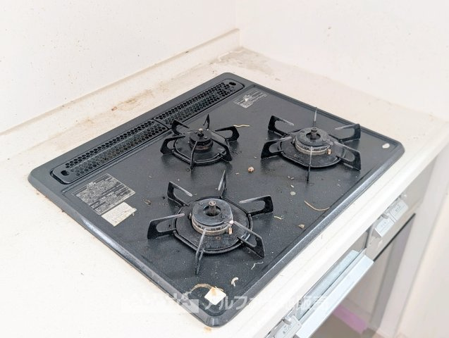 【gas　stove】◆ガスコンロ◆使い勝手に配慮されたガスコンロを備えたキッチン。火力調整がしやすく、毎日の調理がスムーズに進み、家事の時間を心地よく支えてくれます