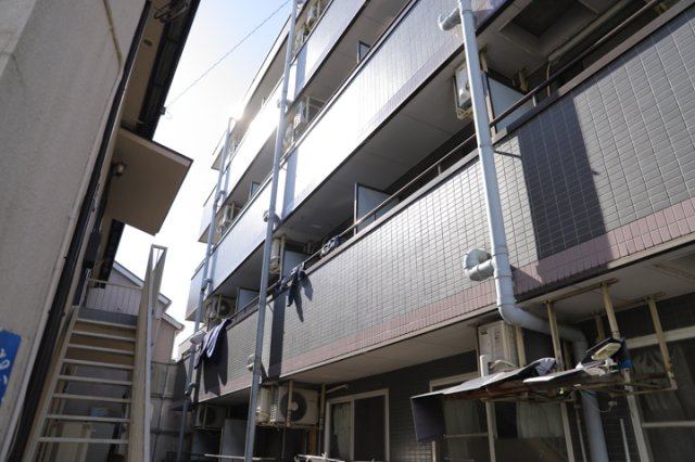 景色重視でお家選ぶをするとスーパーが遠い！学校が遠い！など生活をするうえで利便性で困ることもあります。まず一度現地を見学する際に、周辺の施設などがあるかを確認し、暮らし始めた後のことを想像しましょう。