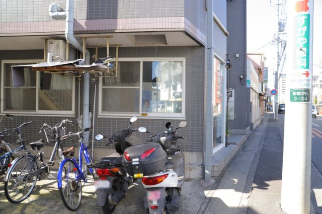 ＲＣ造、Reinforced　Concreteは直訳すると補強されたコンクリートです。主に柱や梁・床・壁が鉄筋とコンクリートで構成おり、鉄筋を組んだ型枠にコンクリートを流し込んで固めたものを指します。