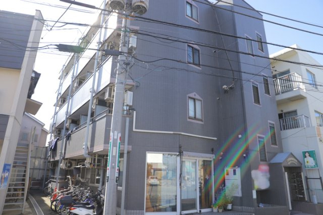 ＳＲＣ造は強度や耐震性の面でもRC造と比べて優れています。そのため、10階建以上の高層または超高層マンションなどの建築にも多く採用されています。柱や梁などのサイズが小さくても高い耐震性を確保できます。