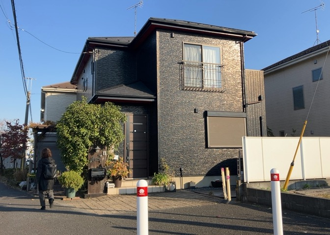 木造住宅とは土台、壁、柱など建築物の強度を支える構造体の材に木が使用されている構造を指します。構造体は建物の自重を支えるだけではなく風圧や水圧、積裁荷重などあらゆる衝撃に耐えるための基礎です。