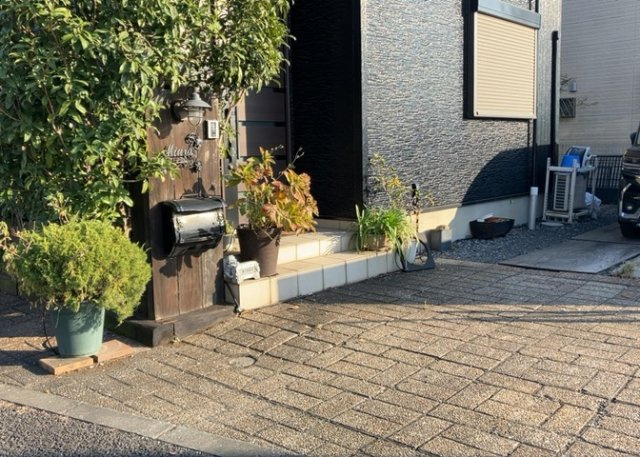 敷地内に散水栓や立水栓があると便利です。水道水を直接利用できるため、水を運ぶ手間を省くことが出来ます。大量の水を必要とする洗車作業や清掃などに役立ちます。その他設備とあわせて、現地でご確認ください。