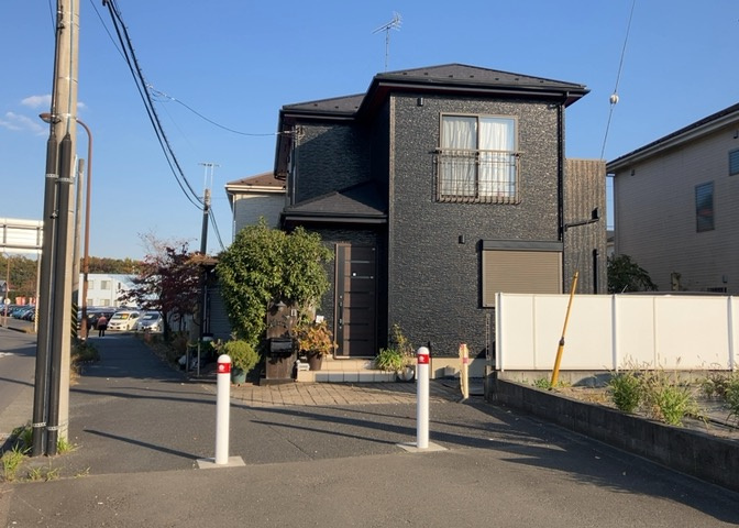 東側道路の場合は居室を南向きに設計しやすいため、朝日が入りやすいというメリットがあります。一方、西側道路も東側同様に居室を南向きに設計しやすいのですが、住宅地だと朝日が入りにくいという弱点があります。