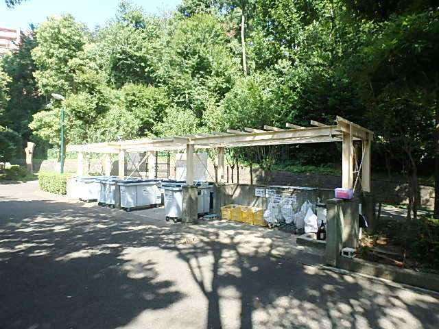 管理体制が良くいつもきれいな敷地内ゴミ置場