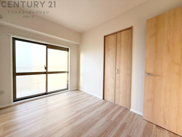 子供部屋…創造性や成長を促す遊びの空間を提供。学習や趣味に集中できる環境を整えます。個別のプライベートスペースは自己表現と自立心を育み、心地よい睡眠環境を整えリラックスできる場所を提供。