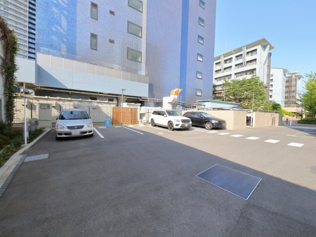 【Parking　Lot　駐車場】駐車場：24、000円～32、000円／月額