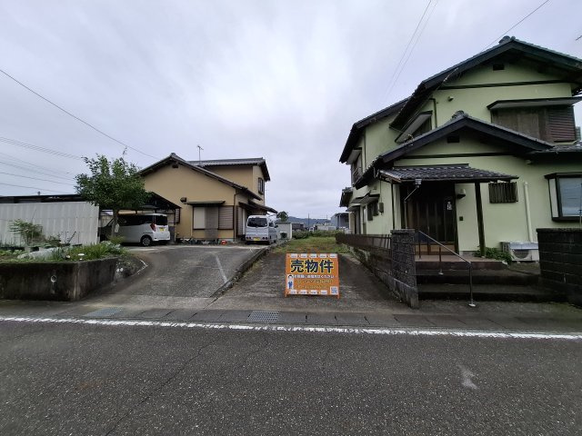 旗竿地ですが、進入路は普通車が問題なく通れる幅があります！