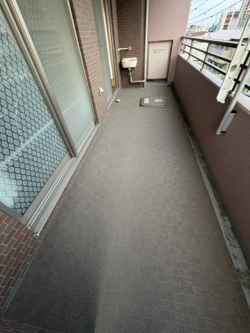 落ち着いた時間を過ごせるバルコニーです